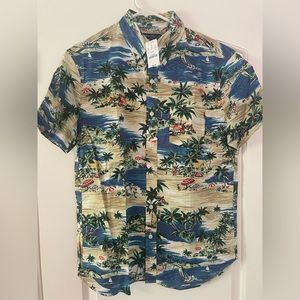 Men’s Large Hawaiian shirt. Never worn with tags